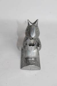 lot 429 image: Vintage Metal Squirrel Nutcracker with Lever Mechanism