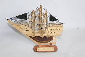 lot 430 image: Handcrafted Wooden Ship Model from Cancun, Mexico 8-inch