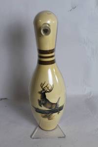 lot 433 image: Unique Bowling Pin Shaped Cribbage Board and Bottle with Deer Design