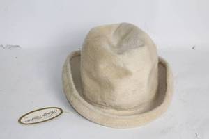 lot 436 image: Vintage Adolfo Realites Fur Felt Hat by Empress
