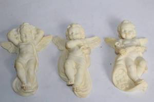 lot 438 image: Set of 3 Vintage Cherub Wall Plaques