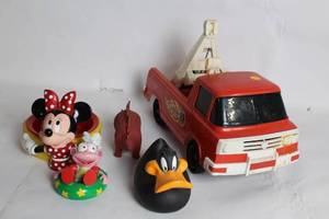 lot 451 image: Collection of 5 Vintage Cartoon Toys and Figurines