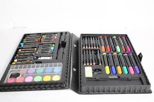 lot 458 image: Lillian Vernon Deluxe Art Set in Carrying Case
