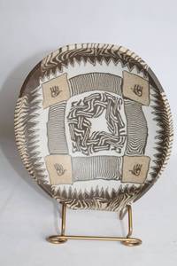 lot 479 image: Vintage Decorative Plate with Stand - 8 Diameter