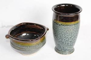 lot 480 image: Set of 2 Royce Yoder Pottery Pieces with Glazed Finish