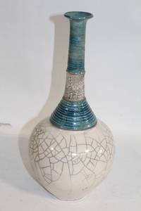 lot 483 image: Unique Ceramic Vase with Blue and White Crackle Glaze