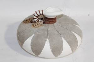 lot 486 image: Decorative Round Vase with Natural Feather Design - Artist Signed