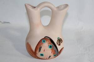 lot 487 image: Handcrafted Native American Style Wedding Vase