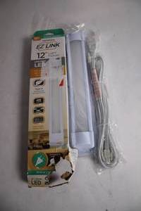 lot 69 image: EZ Link 12 Plug-In Linkable LED Light Fixture