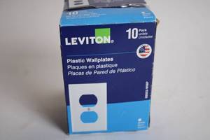 lot 153 image: 10 Pack Leviton White Plastic Wallplates