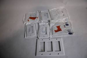 lot 251 image: Lot of 7 White Plastic Electrical Switch Wall Plates