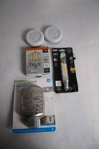 lot 275 image: Collection of LED Light Bulbs and Fixtures