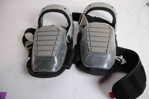 lot 333 image: HUSKY Gel Zone Knee Pads with Adjustable Straps