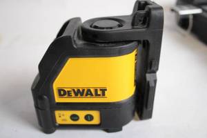 DEWALT Laser Level DW088CG, Cross Line Self Leveling, Like New