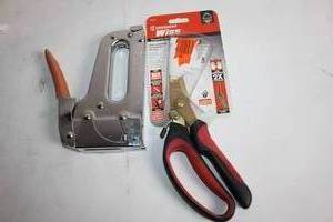 lot 401 image: Crescent Wiss Compound Action Snips and Heavy-Duty Staple Gun Set