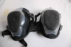 lot 428 image: Pair of Gel Knee Pads with Adjustable Straps