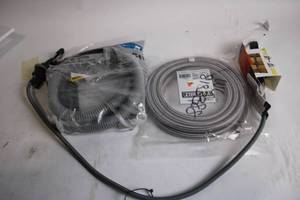lot 431 image: Set of Hose Kits and Adjustable Bungee