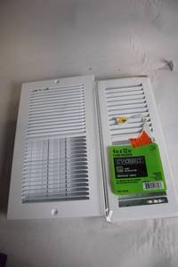 lot 433 image: Set of 2 Everbilt 4x12 Inch White Floor Registers with Smooth Glide Damper