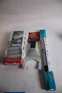 lot 442 image: Tread Tool Set with Husky Hand Tool and Everbilt Slide Set