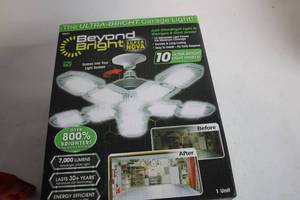 lot 447 image: Beyond Bright Super Nova Ultra-Bright Garage Light with 10 Panels