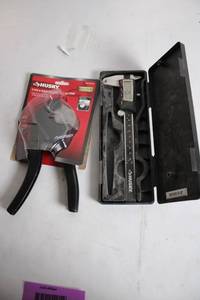 lot 462 image: Husky Digital Caliper and 1-14 in. Ratcheting PVC Cutter Set