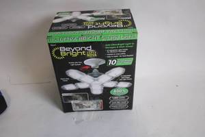 lot 482 image: Beyond Bright Super Nova Garage Light with 10 Adjustable Panels