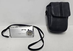lot 152 image: Sony Cyber-shot DSC-L1 4.1 MP Digital Camera with Case