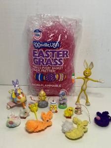 lot 49 image: Easter Decoration Set with Figures, Grass and Accessories
