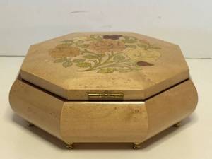 lot 53 image: Beautiful Vintage Italian Music Jewelry Box with Floral Inlay Top Design