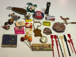 lot 94 image: End of the Day Vintage Collectible Trinkets and Novelty Assortment Junk Drawer Lot