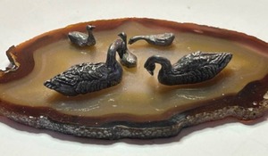 lot 116 image: Miniature Pewter Swan Family on Agate Base Sculpture