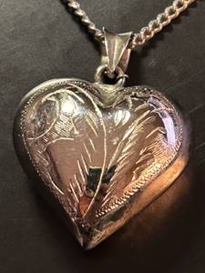 lot 338 image: 925 Sterling Silver Puffed Heart Charm Necklace