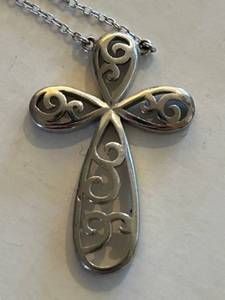 lot 346 image: 925 Sterling Silver Cross Pendant Necklace with Adjustable Chain