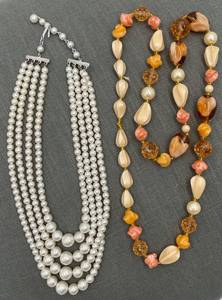 lot 247 image: Collection of 5 Vintage Pearly and Bead Necklaces