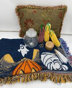 lot 250 image: Vintage Halloween Themed Acrylic Woven Throw Blanket with BONUS