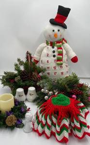lot 269 image: Christmas Decoration Set with Snowman Advent Calendar and Crochet Tree Skirt