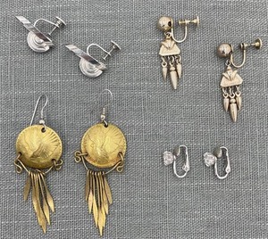 lot 281 image: Collection of Vintage and Modern Clip-On Earrings - Set of 4 Pairs
