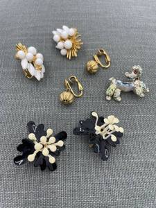 lot 282 image: Jewelry Set of 3 Vintage Earrings & 1 Pin