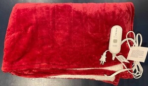 lot 283 image: Hometrends Heated Throw Blanket with Controller - Red