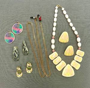 lot 286 image: 1980s Jewelry Collection with Necklace, Earrings, and Monet Chain