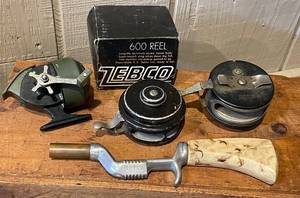 lot 306 image: Vintage Fishing Reels South Bend Spincaster, 2 Sport King, 1 Handle, Box