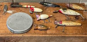 lot 307 image: 8 Vintage Wood Fishing Lures and Old Metal Container