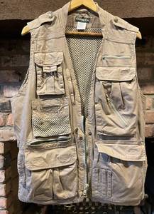 lot 312 image: Multi-Pocket Outdoor Utility Vest in Taupe Mens Small - CampCo