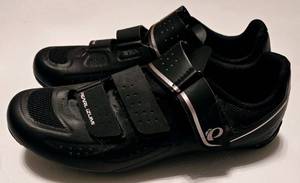 lot 215 image: Pearl Izumi Cycling Shoes Womens Size 39