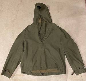 lot 380 image: Vintage U.S. Navy Green Deck Jacket