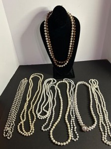 lot 400 image: Collection of 8 Pearl Necklaces with Varied Pearls