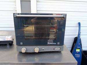 lot 25 image: Used Cadco Countertop Convection Oven with Glass Door