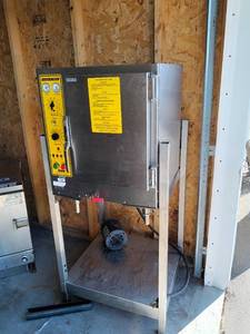lot 64 image: Commercial Steam n Hold Oven with Stainless Steel Racks