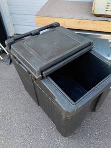 lot 75 image: Large Black Insulated Food Transport Carrier with Lid