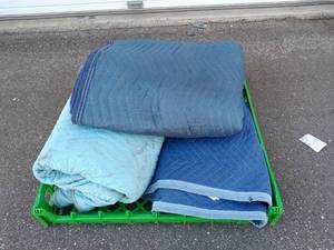 lot 80 image: Set of 3 Moving Blankets in Various Colors